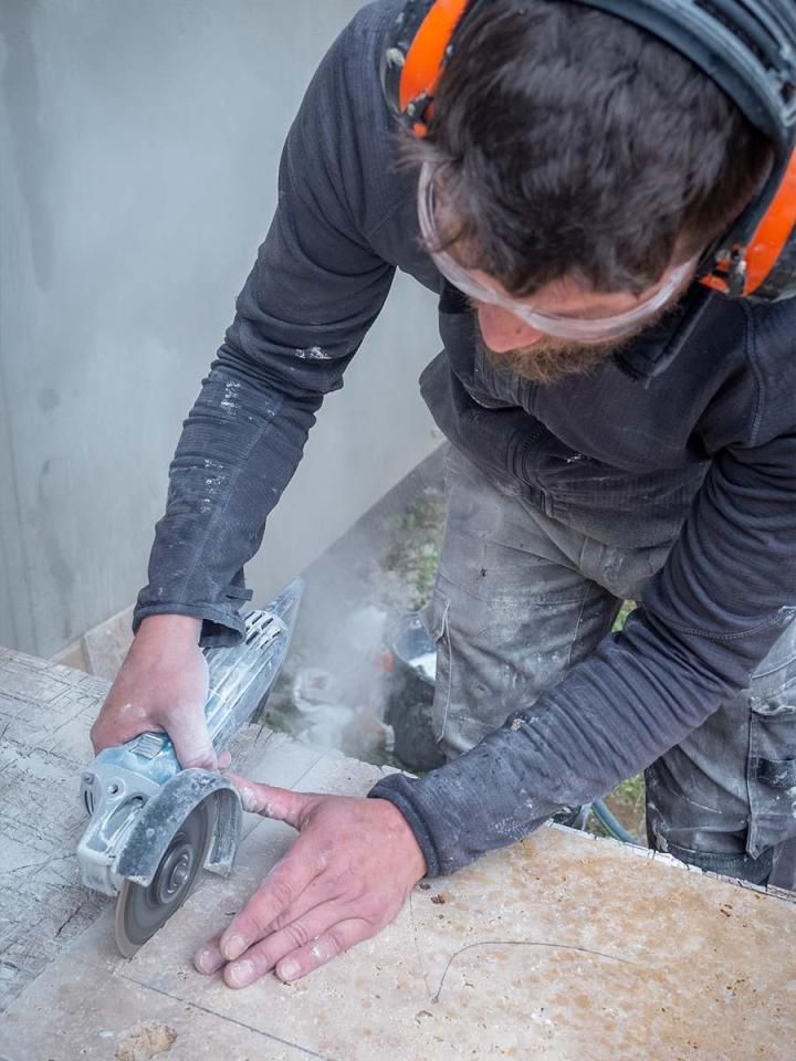 Decoupage carrelage minutieux à Brioude